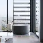 Échantillons de peinture pour salle de bain montrant des couleurs démodées et modernes