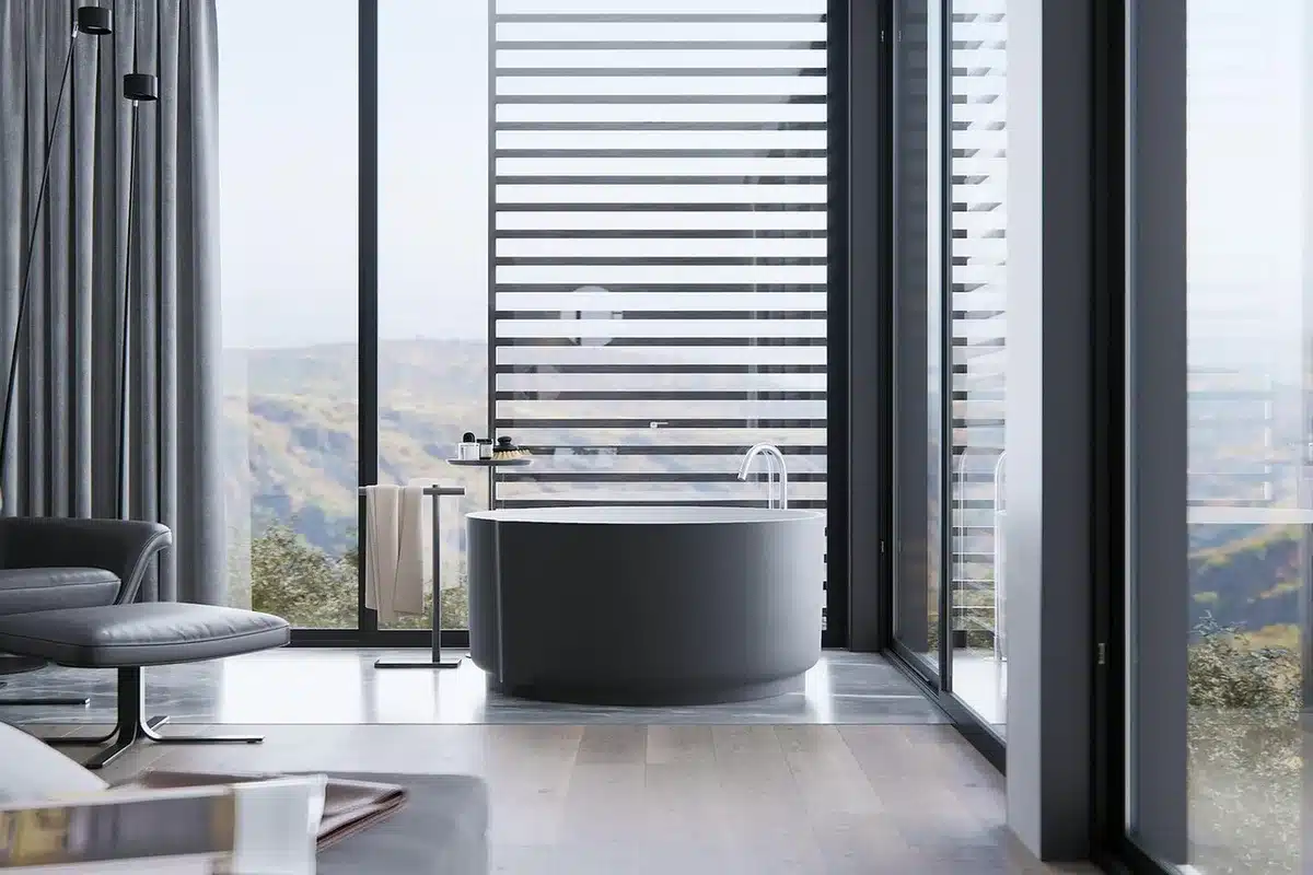 Échantillons de peinture pour salle de bain montrant des couleurs démodées et modernes