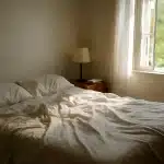 Sommeil perturbé ? Découvrez comment votre chambre vous empêche de dormir et comment y remédier!