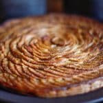 Tarte aux pommes : la recette incontournable à la pâte feuilletée et cassonade